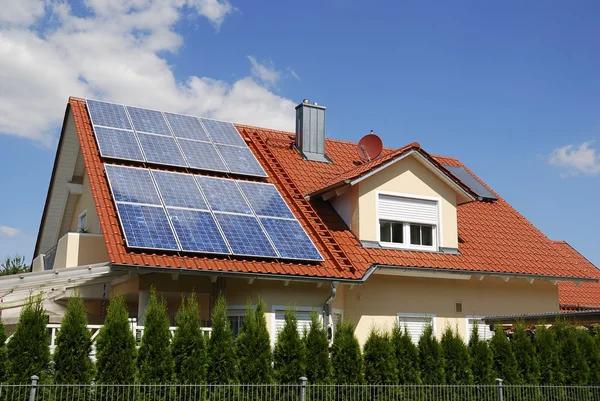 Solar Panels vs Traditional Power Which Is Better?