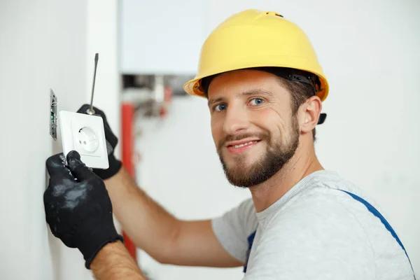 Fast Response Electrician Charlotte for Urgent Repairs