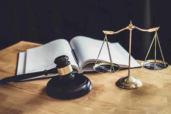 Factors to Consider When Choosing Legal Services for a Small Business