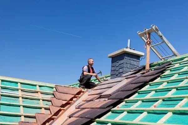 How Much Does a Seattle Roofer Cost for Roof Replacement
